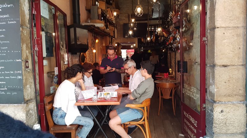 Au comptoir les gones