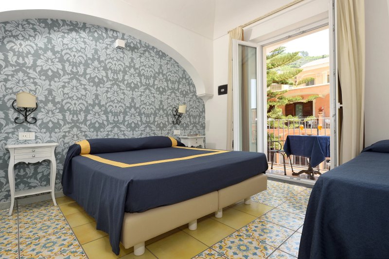 Hotel 7 Bello