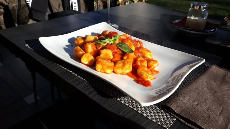 Liszt Cafe & Bistro