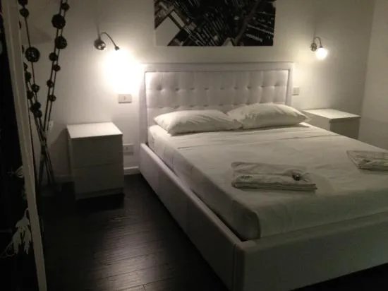 B&B White