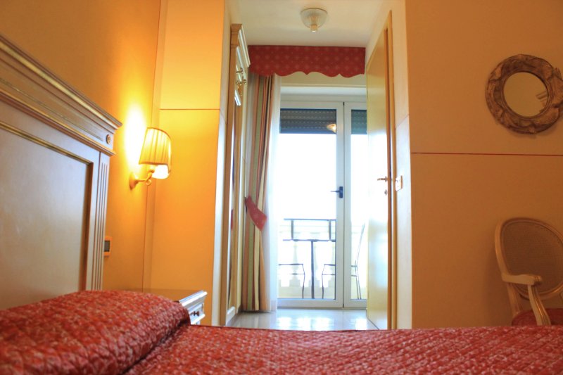 Estee Hotel