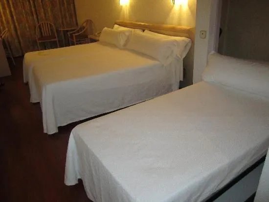 Lleo Hotel
