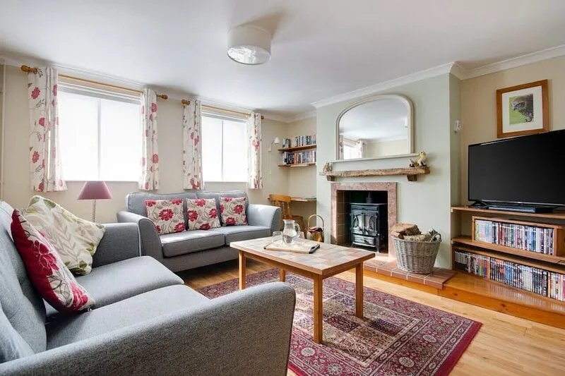 Owl Cottage - Two Bedroom House, Sleeps 4