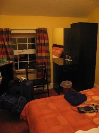 Auburn House B&B