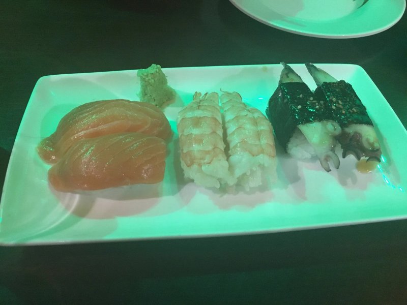 Steaks N Sushi