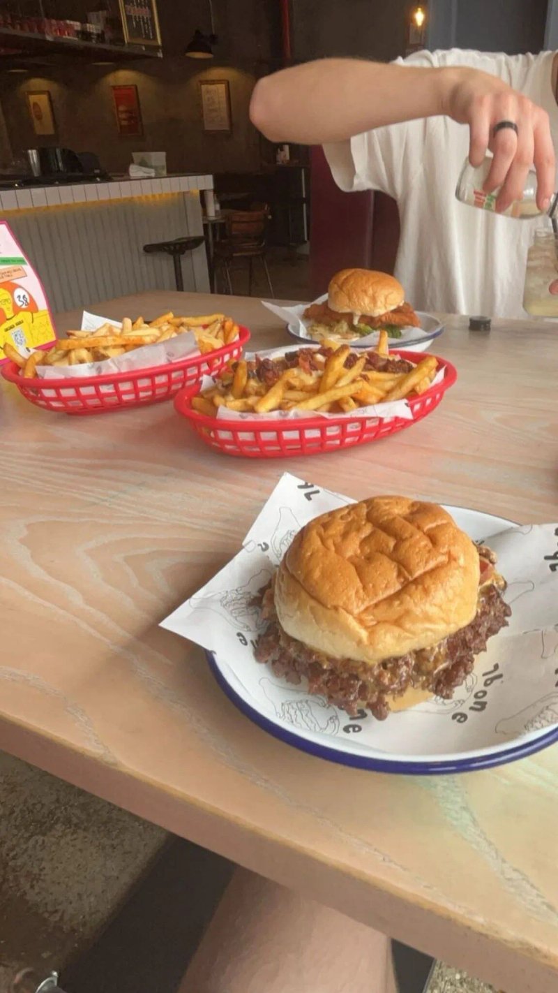 7bone Burger Co.