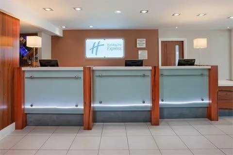 Holiday Inn Express London Gatwick - Crawley, an IHG hotel