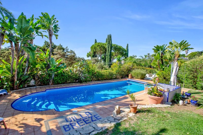 Villa Breeze, Luxury B&B