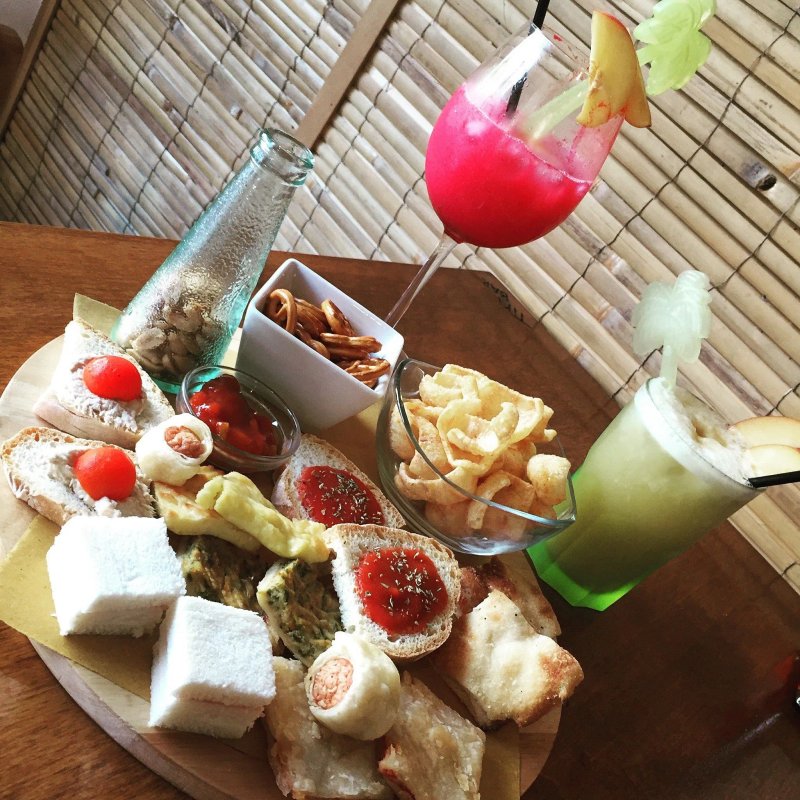 Tiki Bar Cafe