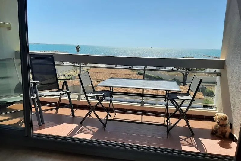 Apartment with full sea view and private garage.