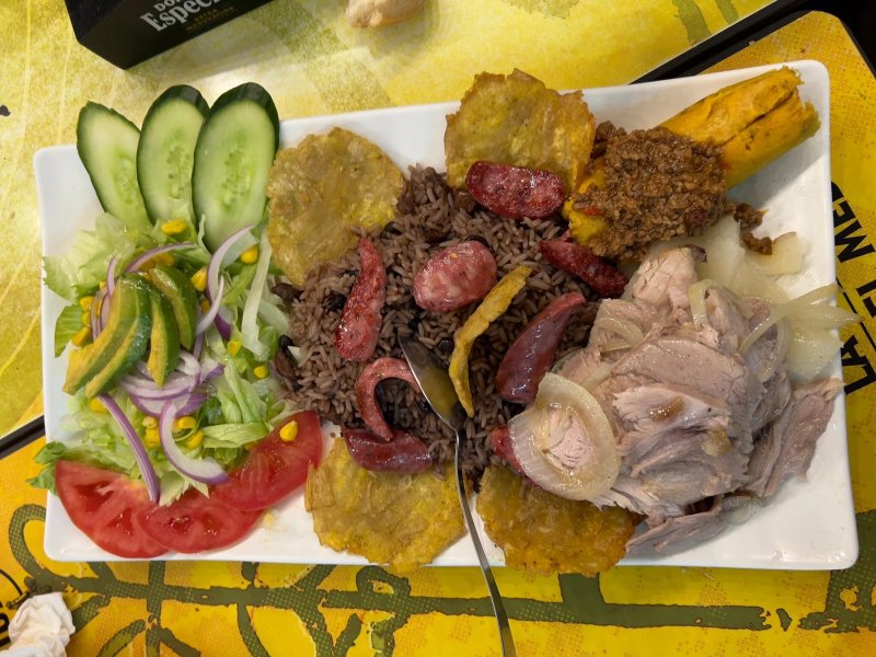 La Esquinita Latina