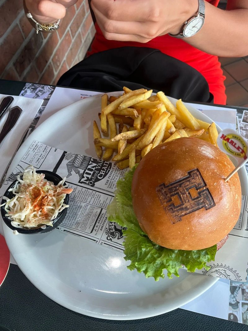 Harley's American Restaurant & Bar