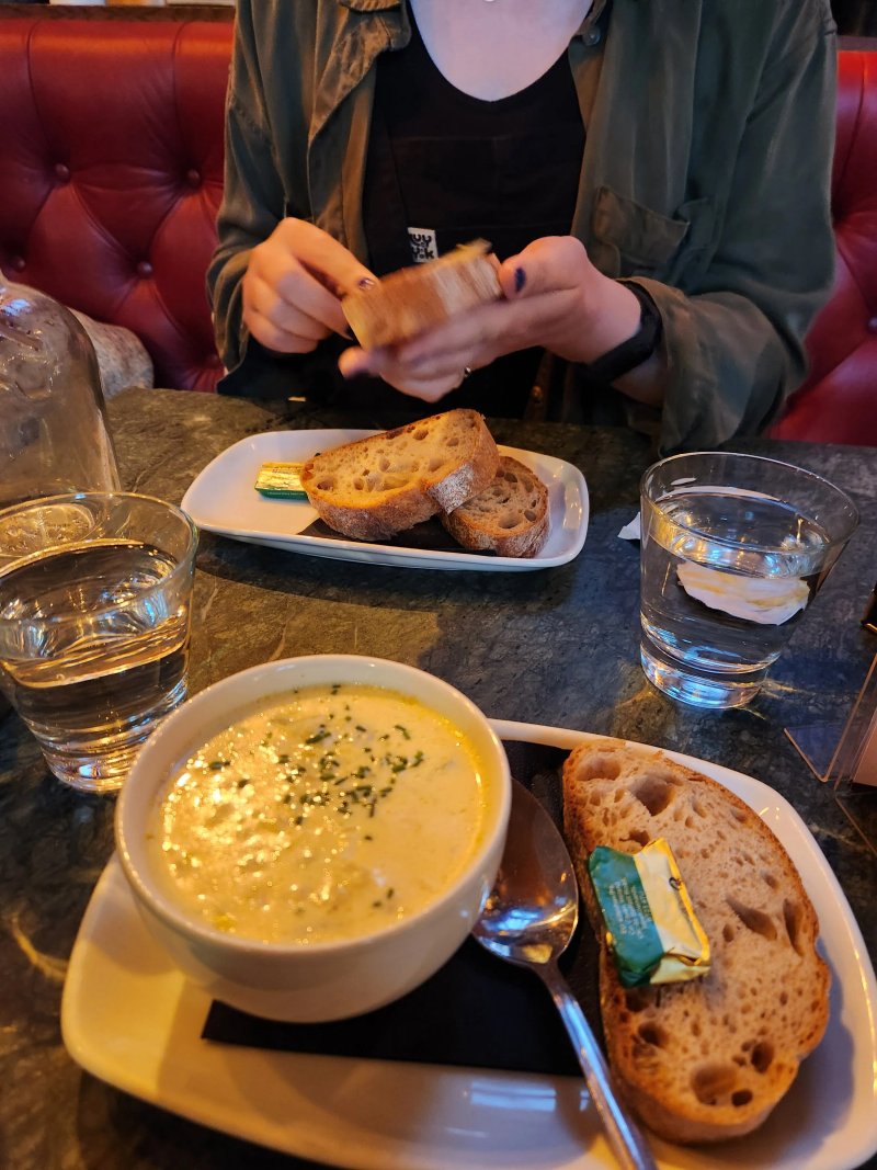 Whiski Bar & Restaurant