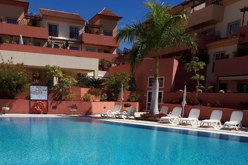 Modern fully equipped apartment in exclusive area with pool.