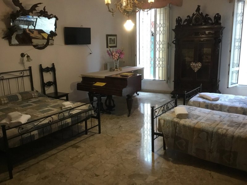 Venice Sun Apartment and Rooms
