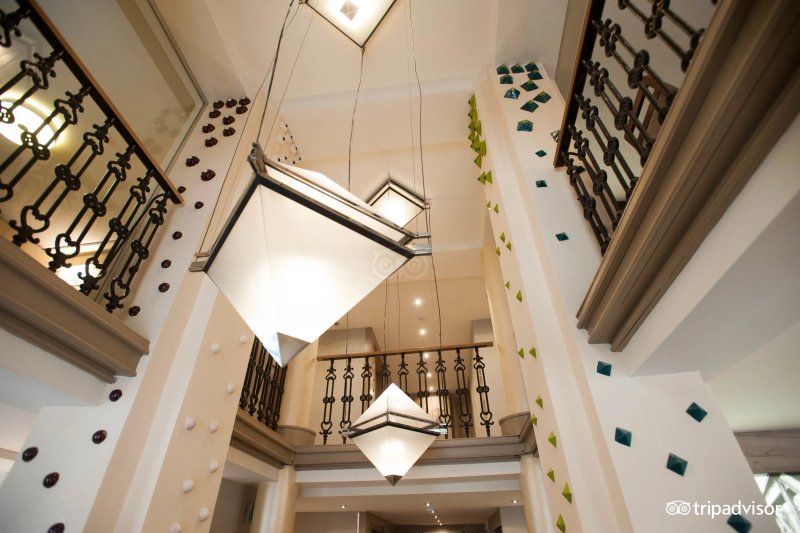 Three Corners Hotel Art