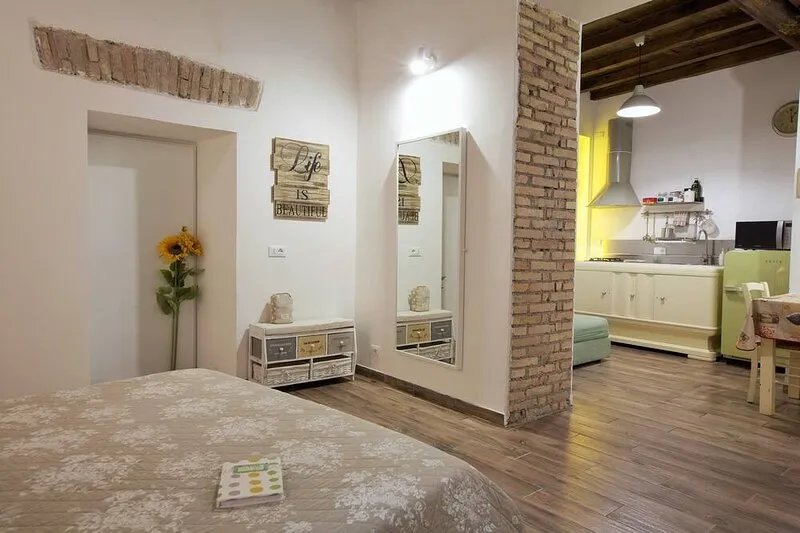Apartment with separate entrance around the corner from Piazza Navona