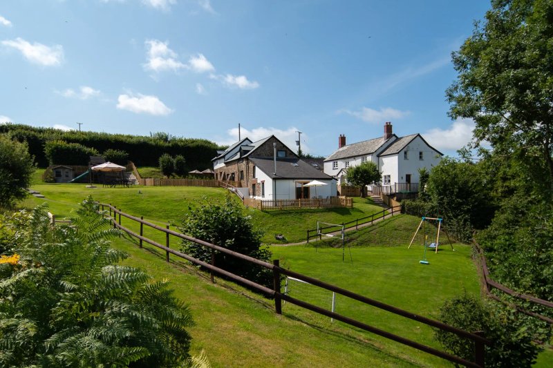 Robin Hill Farm Cottages