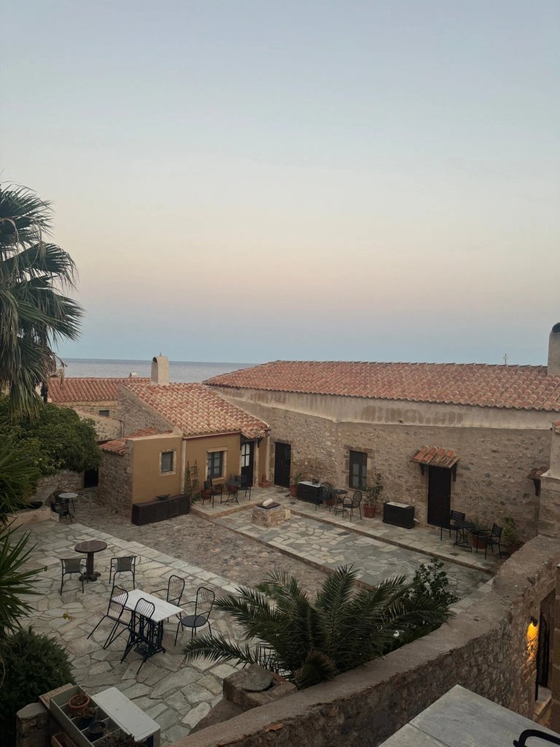 Likinia Hotel