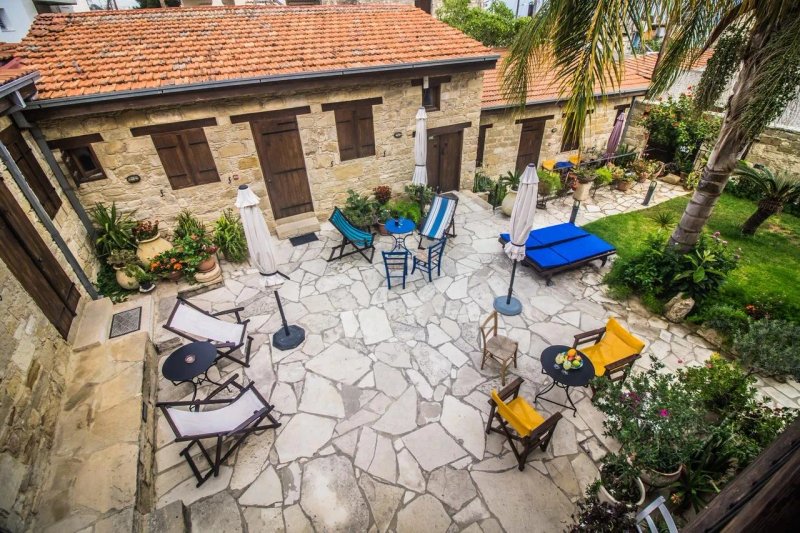 Nikis House