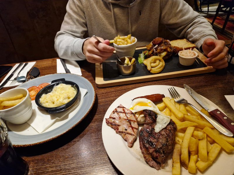 Home Farm View - Pub & Grill
