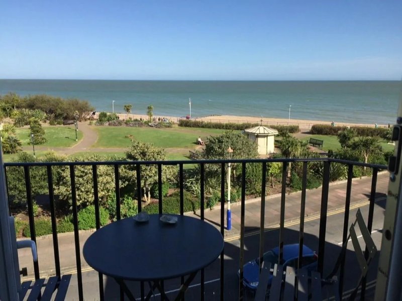 Breakers Bed & Breakfast