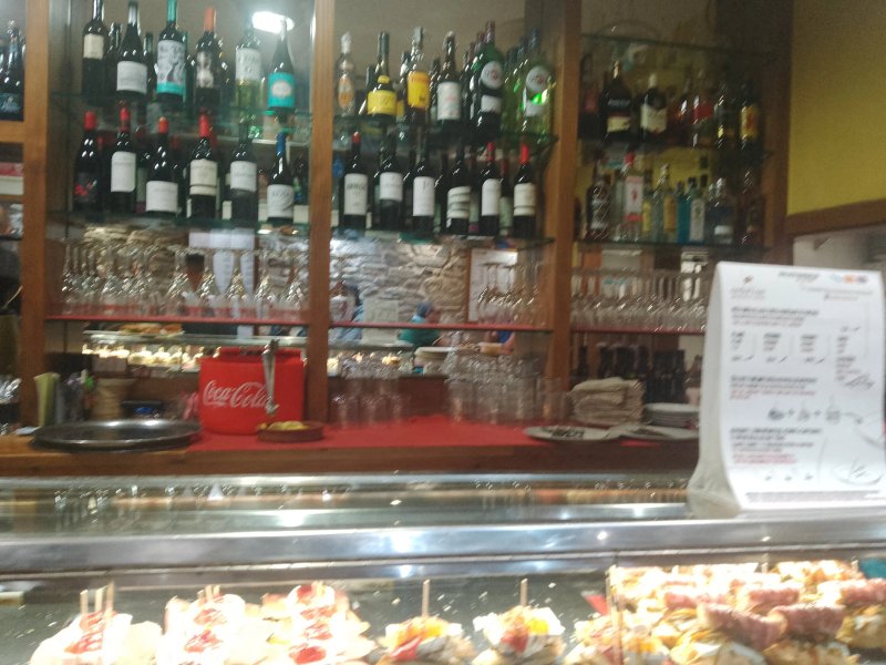 Antollos pinchos e vinos