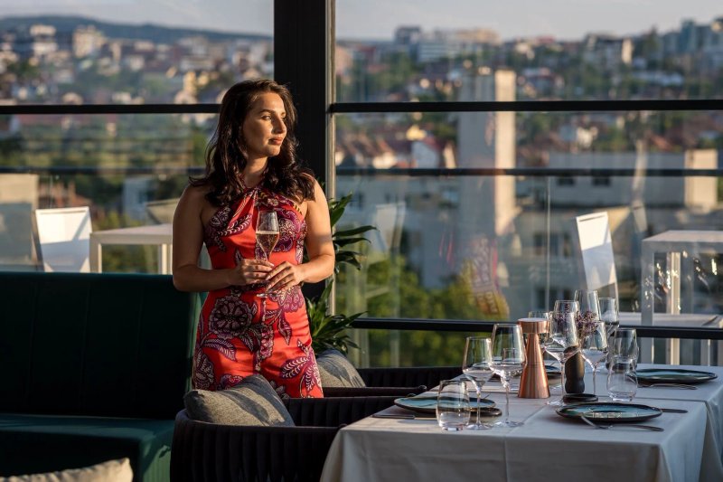 C'est La Vie - Rooftop Restaurant & Lounge