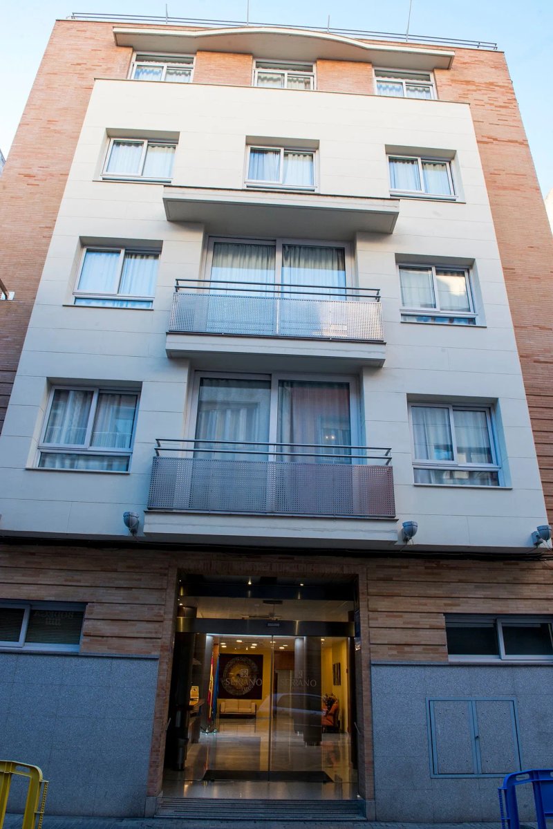 Hotel Serrano