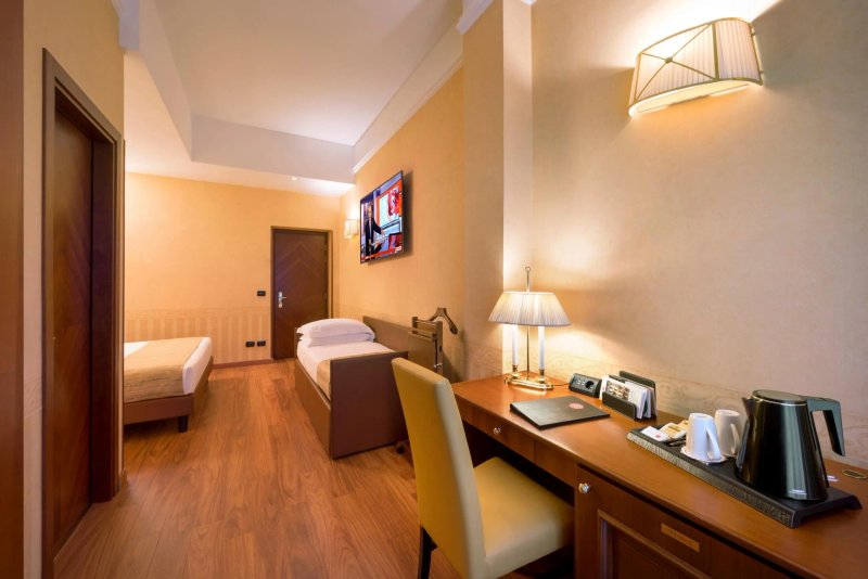 Lancaster Hotel
