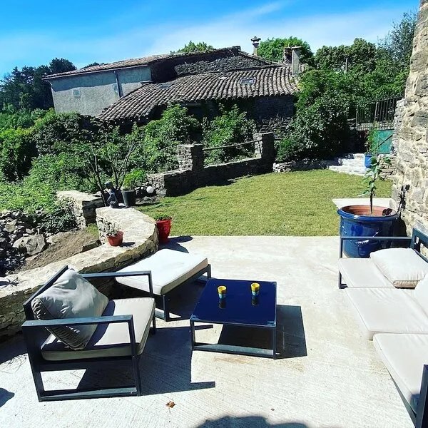 Welcoming house, exceptional view, in the hamlet of Cezas.
