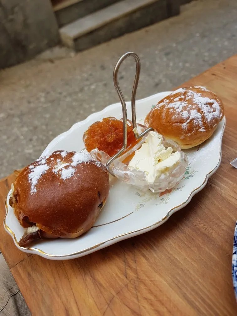 Bizou Vegan Cafe & Antiques