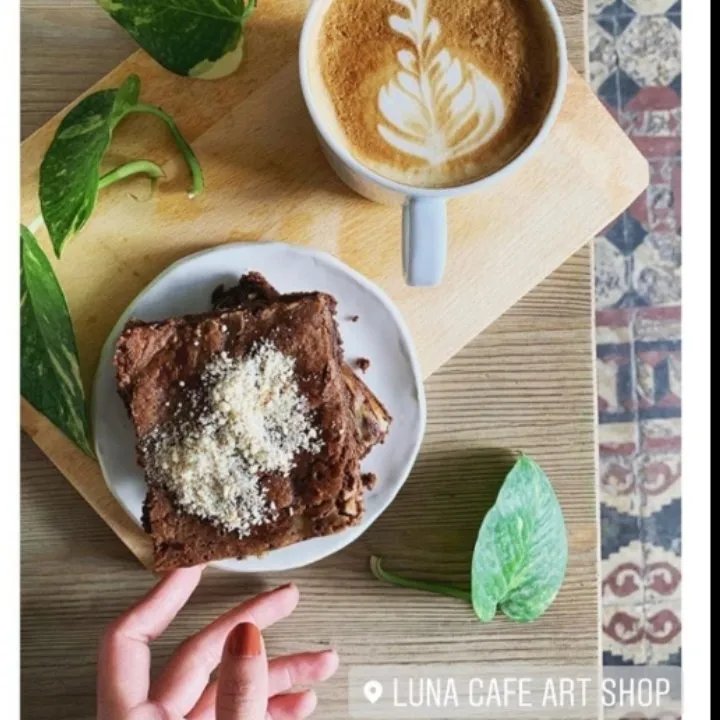 Luna Cafe Art Shop