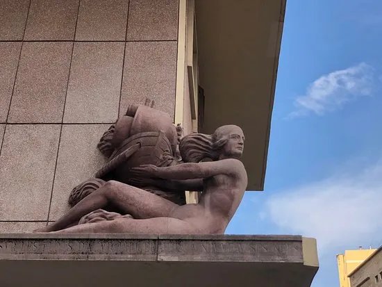 Sculpture Et sur les flots d’azur Phocee jeta a nouveau ses nefs