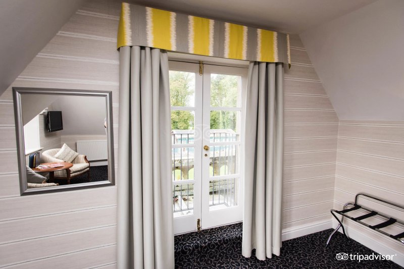Coed-Y-Mwstwr Hotel