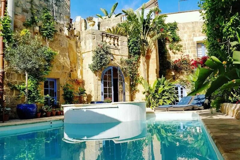 IL KIOSTRO - a Luxury 350 year old villa with Pool & Jacuzzi