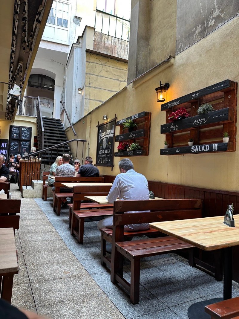 Cafe-Pub Atmosphere