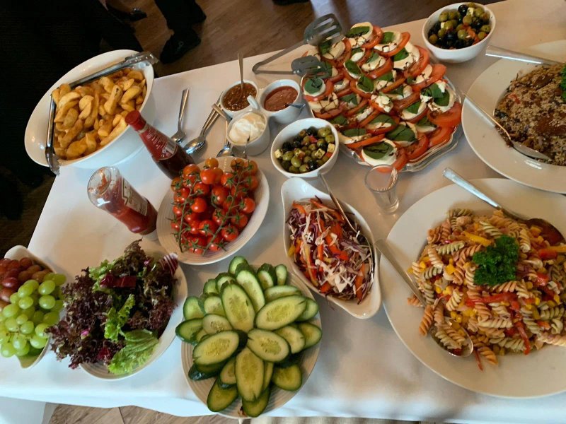 The Three Horseshoes Pub and Dining