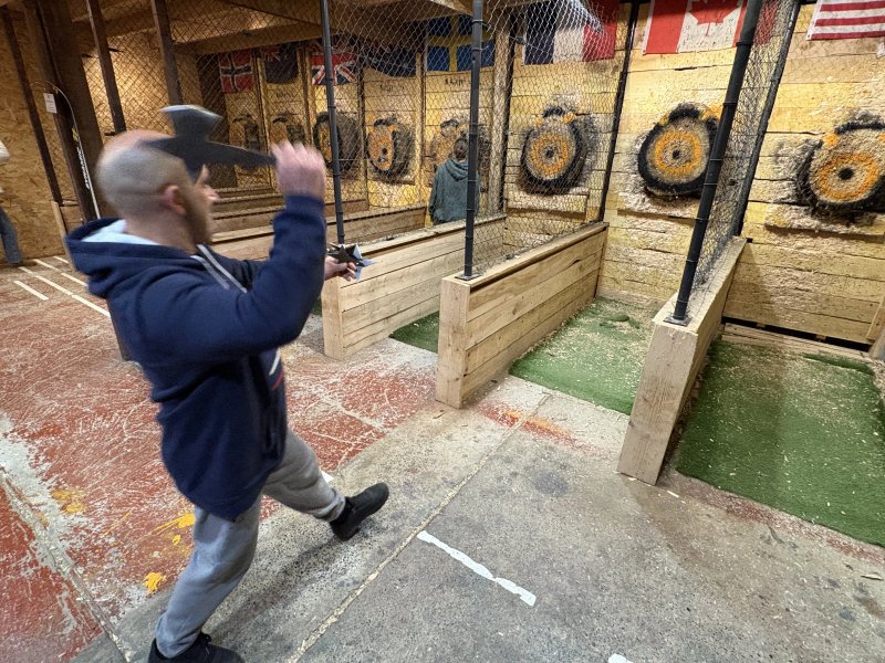 Karnage Club - Lancer de Haches Rage Room & Karaoke Boxs