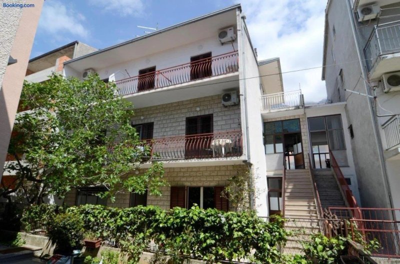 Apartments With a Parking Space Makarska - 12211