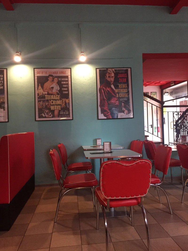 Cinema Caffe' Lanteri