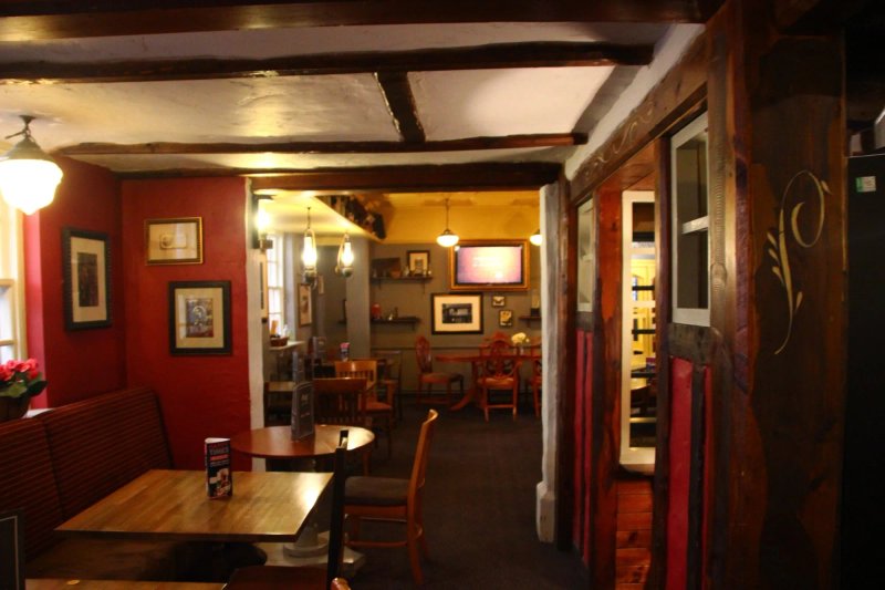 Great Expectations Hotel & Bar