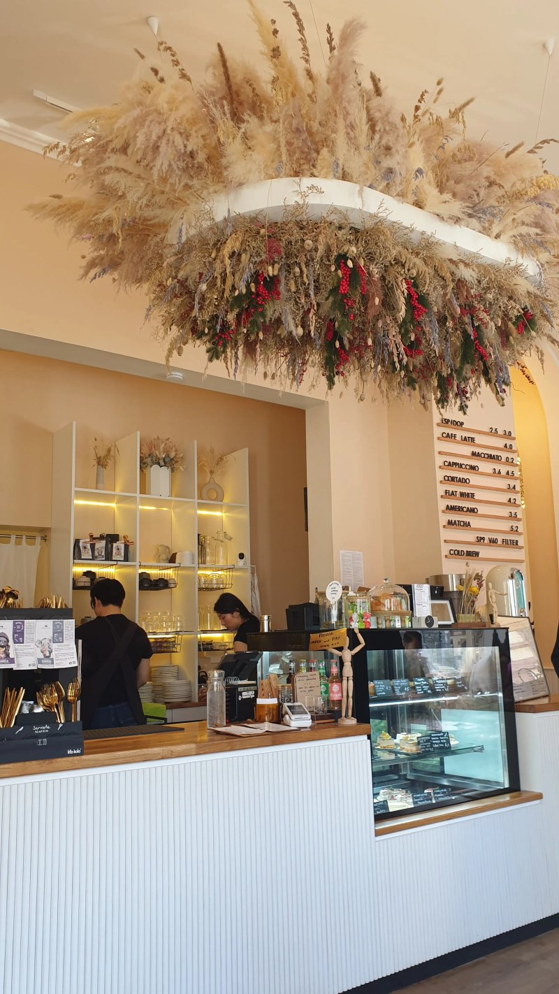 viervorneun Flower Boutique Cafe