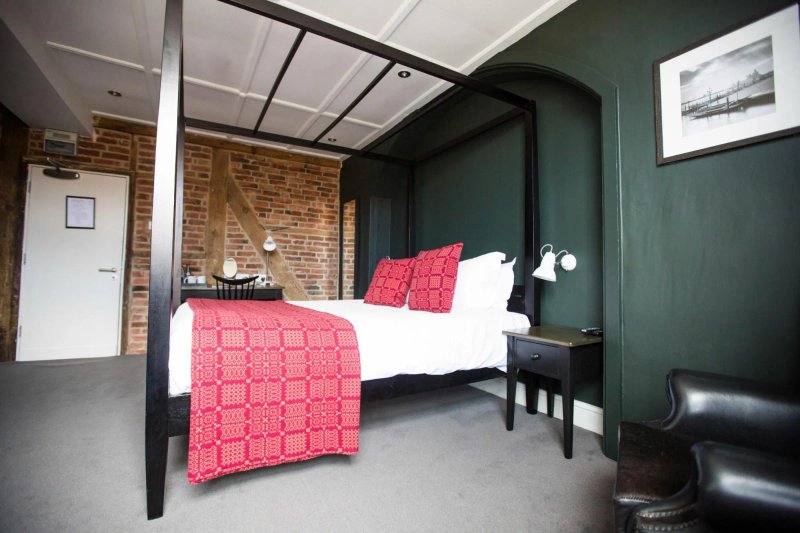 The Globe Hotel