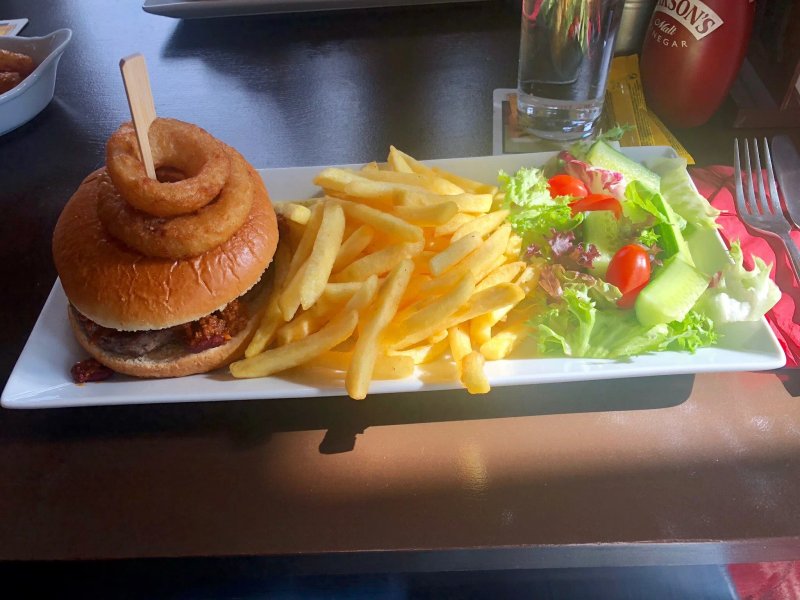 The Avenue Pub