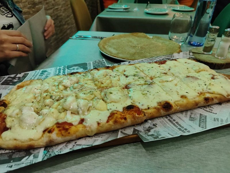 Pizzeria Restaurante Metro Y Pico