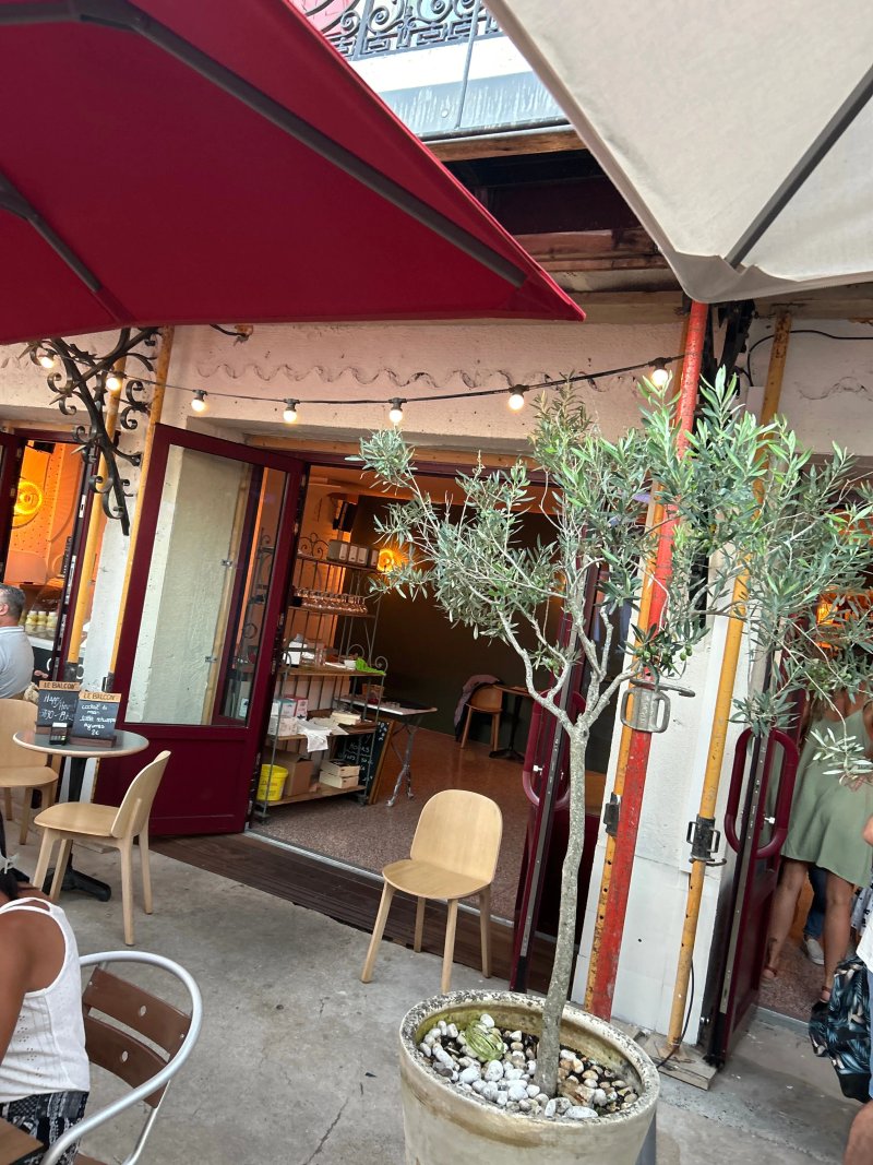 Le Balcon