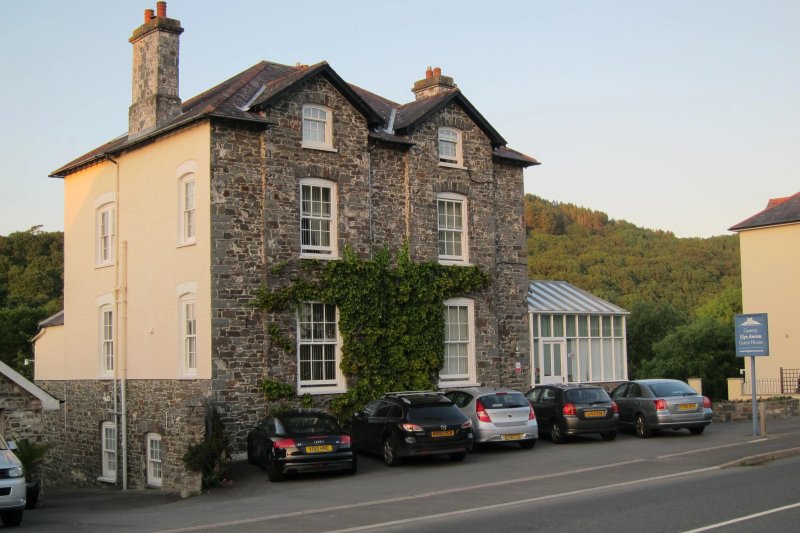 Llys Aeron Guest House