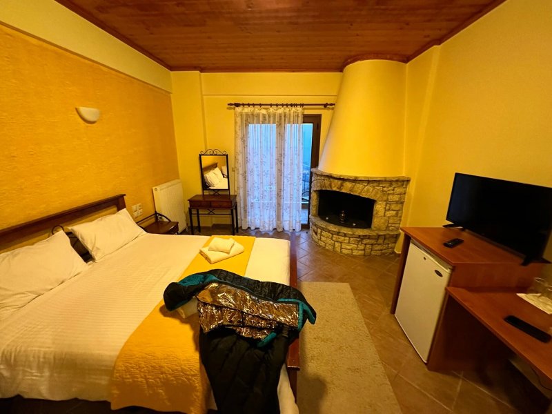 Zacharakis Hotel - Traditional Tavern