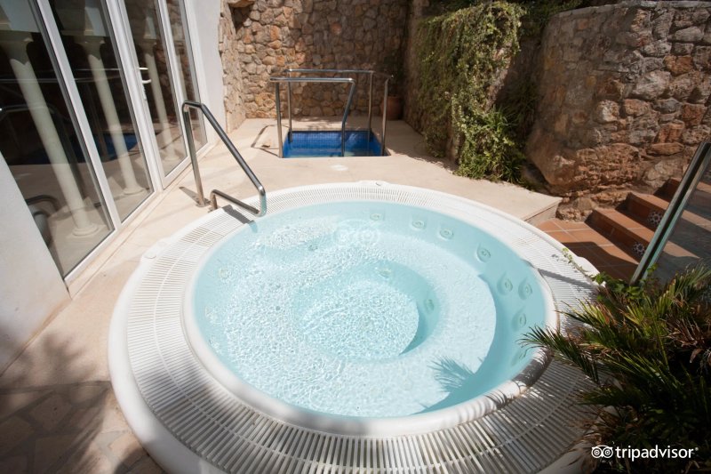 Hotel BonSol Resort & Spa
